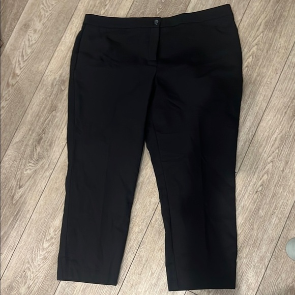 Dana Buchman Black Ankle Cropped Pants - Picture 1 of 9